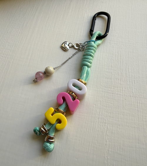 Charm Código Sagrado 520 · Dinero Inesperado